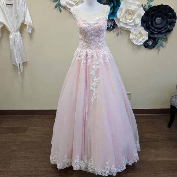 Wedding Dress Ball gown Size 14 Lace Pearl Detail Bridal Gown Pink Blush